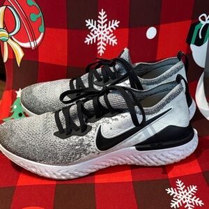 Nike Epic React Flyknit 2 Mens Size 11 Running Shoes Black White Oreo